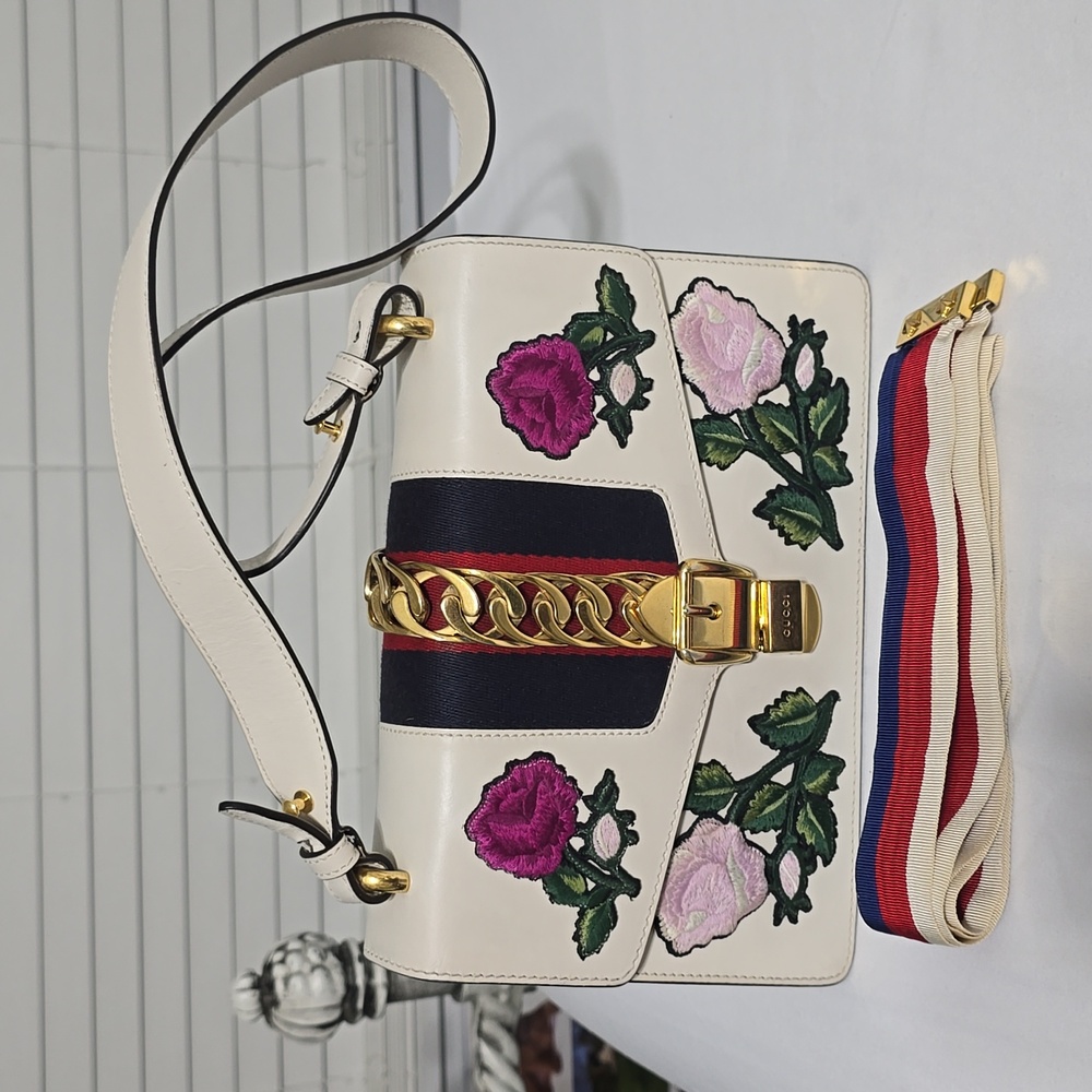 GUCCI SMALL SYLVIE WHITE CALFSKIN SHOULDER BAG - Picture 3 of 17